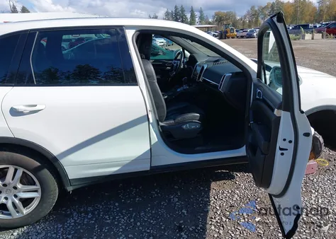 2016 Porsche Cayenne z USA, uszkodzony, nr VIN WP1AA2A29GLA01362